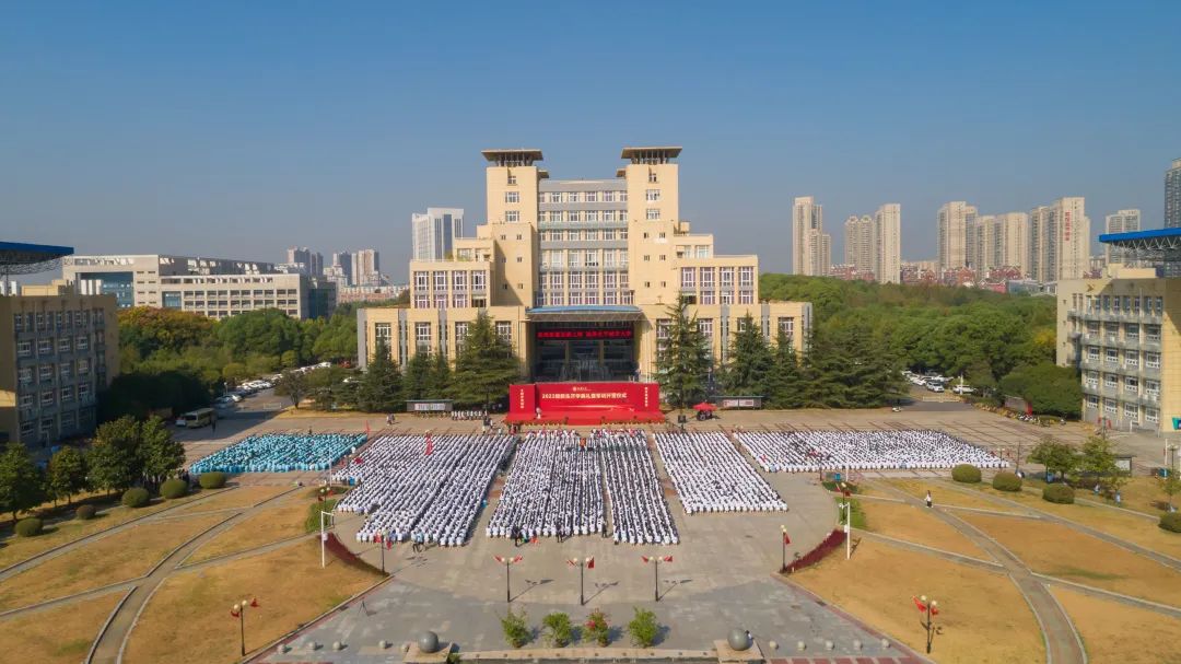 育四方英才 谱时代新篇｜我校举行2022级新生开学典礼暨军训开营仪式