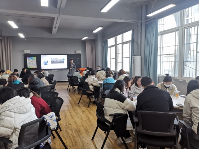 我校举办“宏志助航计划”全国高校毕业生就业能力培训会