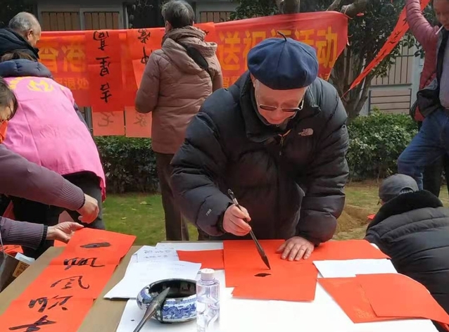 武汉老科教协会与江大联合举办“迎新春 送祝福” 赠春联活动